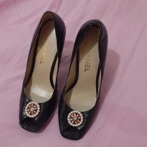 CHANEL Black High Heels with Pearl Pendant
